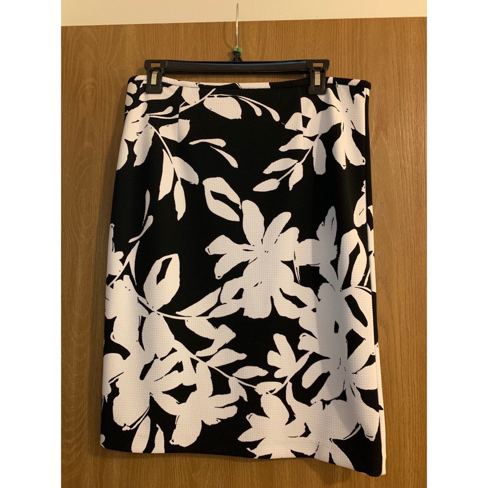 Never worn pencil skirt